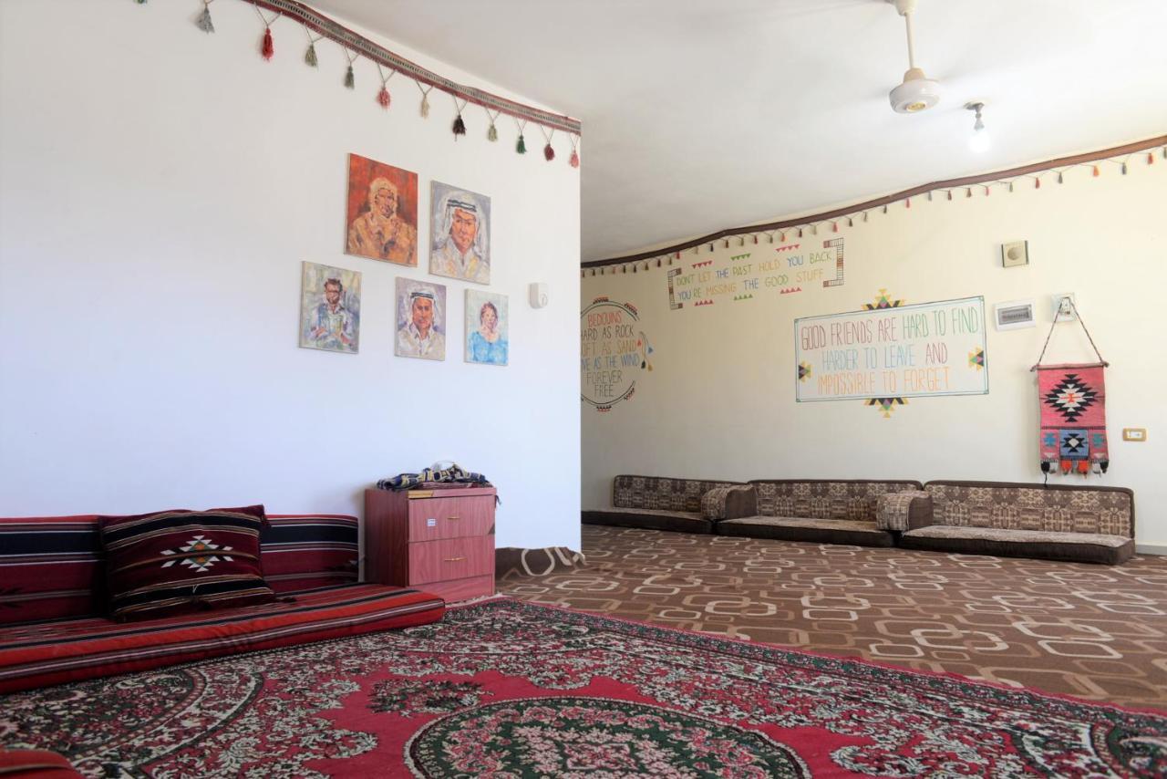 Happy Bedouin House Petra Bed & Breakfast Al Hayy ภายนอก รูปภาพ