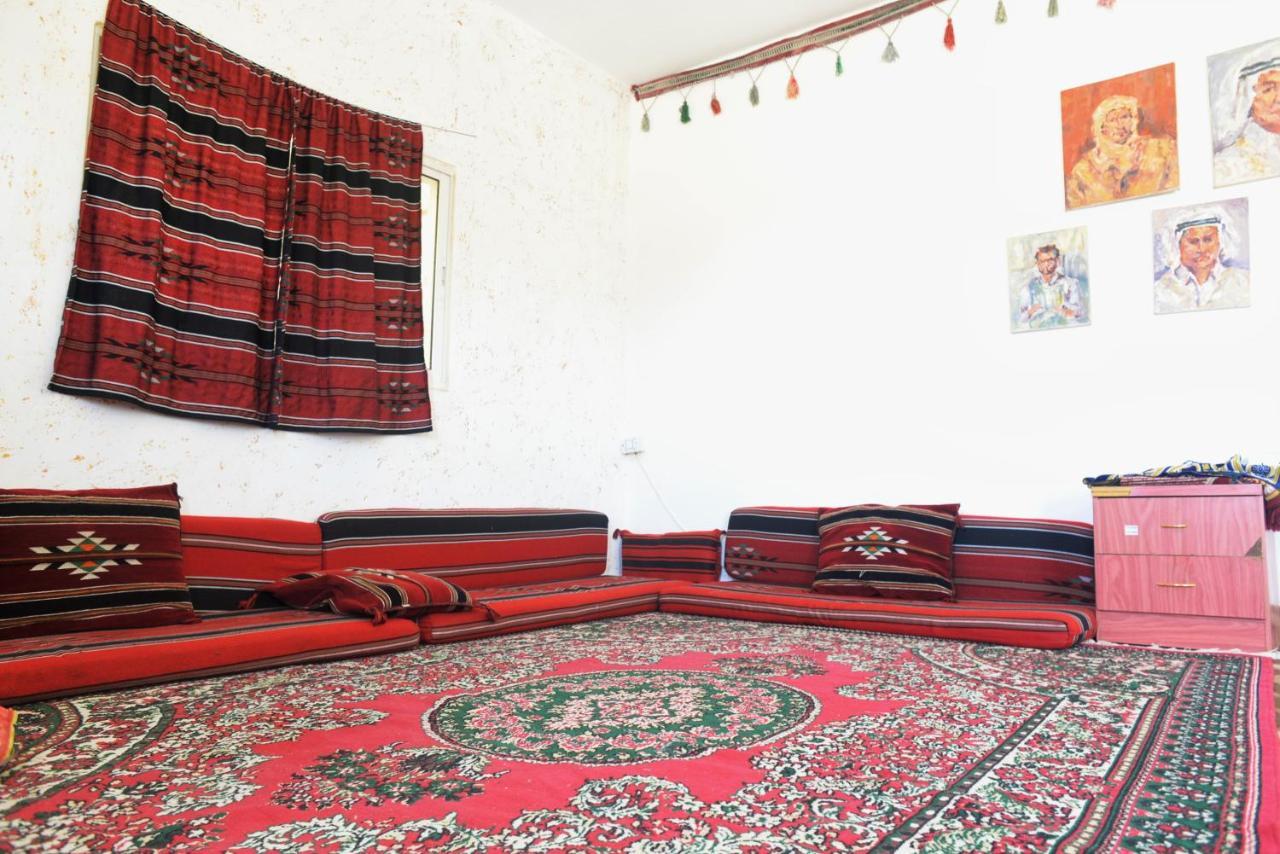 Happy Bedouin House Petra Bed & Breakfast Al Hayy ภายนอก รูปภาพ