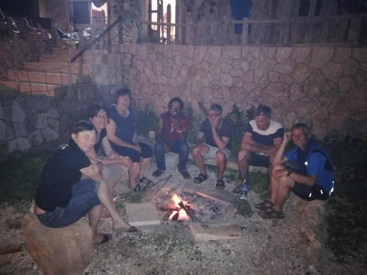 Happy Bedouin House Petra Bed & Breakfast Al Hayy ภายนอก รูปภาพ