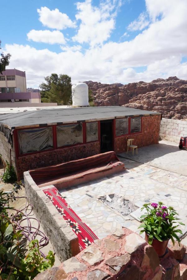 Happy Bedouin House Petra Bed & Breakfast Al Hayy ภายนอก รูปภาพ