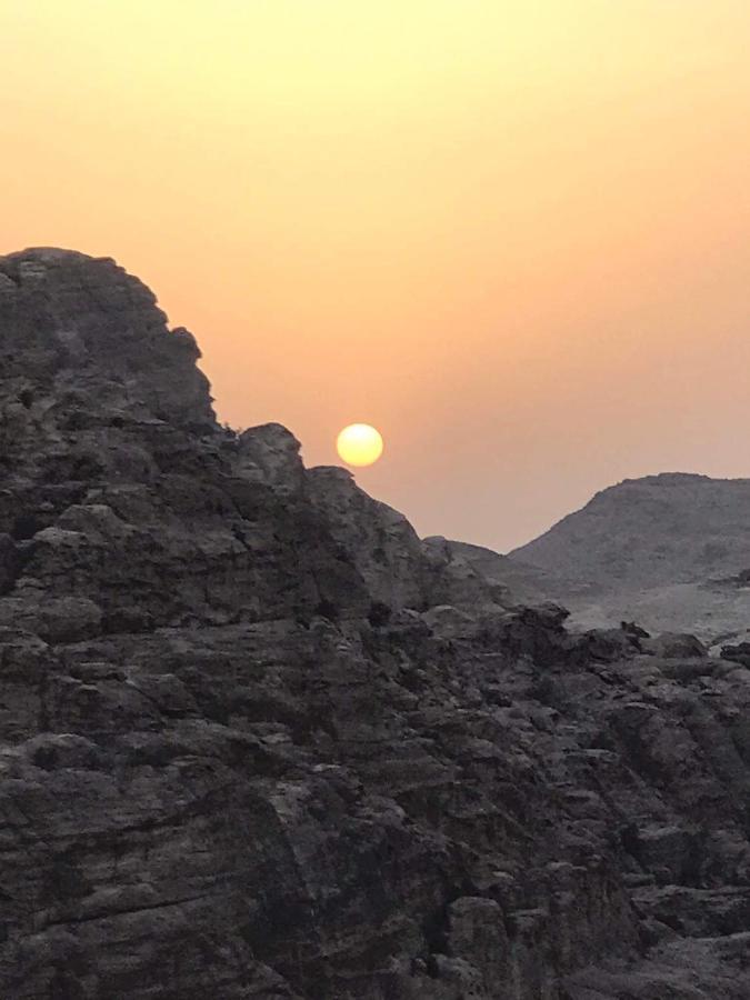 Happy Bedouin House Petra Bed & Breakfast Al Hayy ภายนอก รูปภาพ